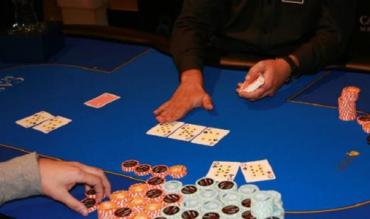 Análisis de manos en torneos de póker